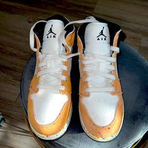 Authentic 💚 Air Jordan 1 MID💚 Multicolored